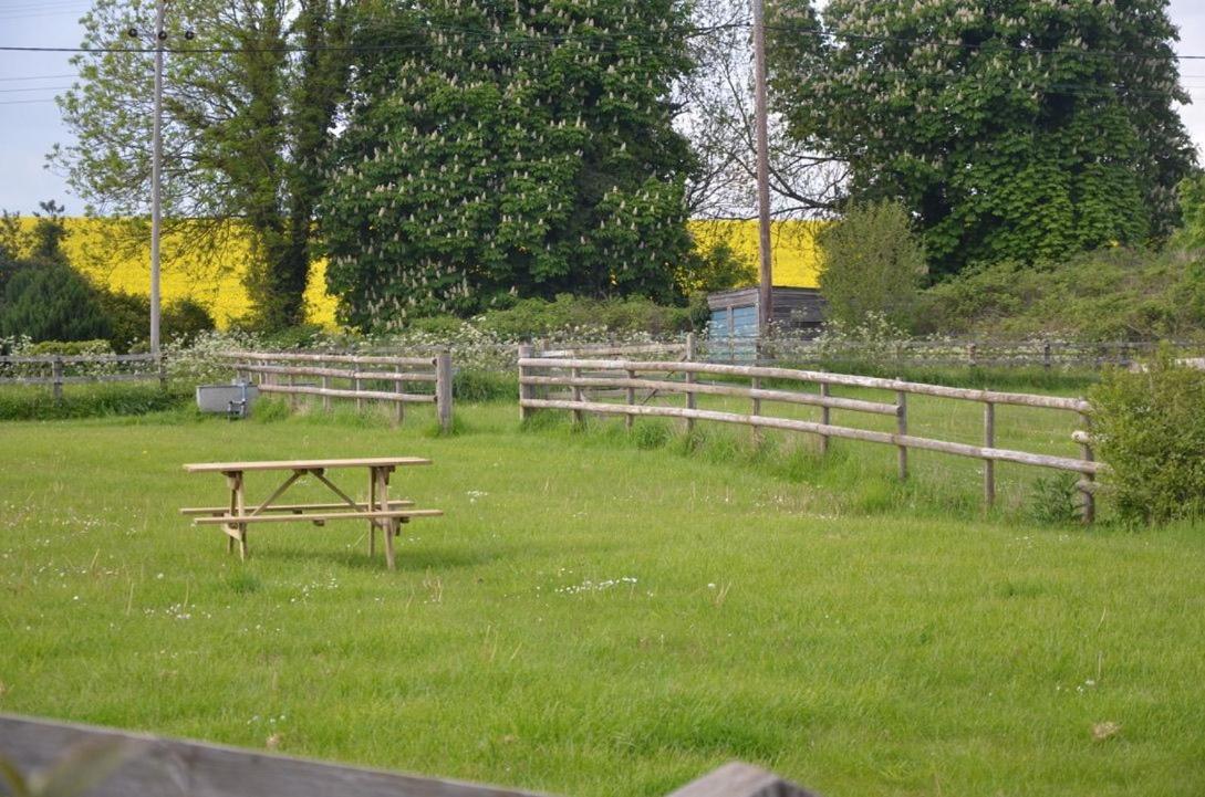 Stable Cottage Teffont Magna ภายนอก รูปภาพ